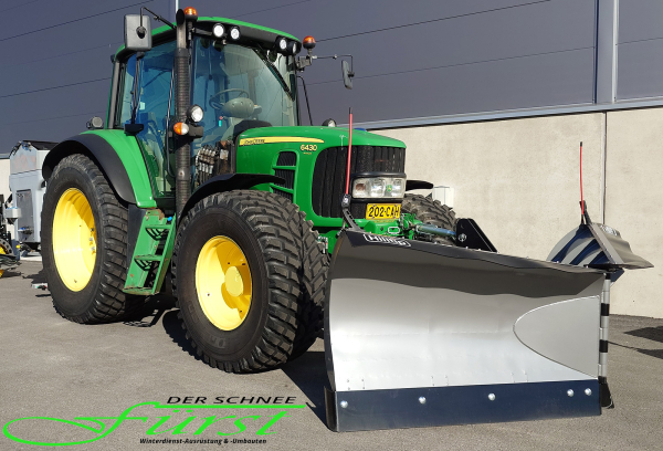 HILLTIP SnowStriker VMT Traktoren V-Pflug